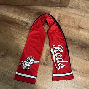 Cincinnati Reds Scarf NWT